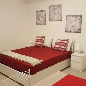 https://appartamenti-nonna-dina.it-tuscanyhotel.com