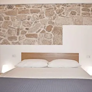 https://la-casa-di-alceo.sicilyhotelsitaly.net