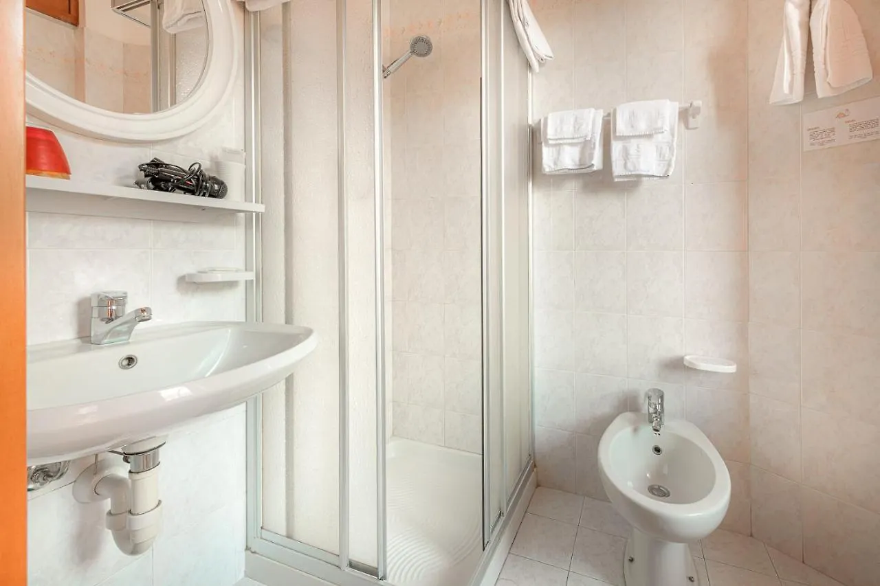 Hotel La Rotonda Tirano 2*,