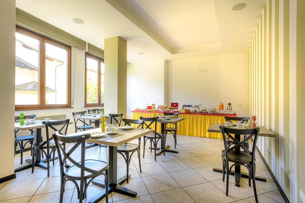 Hotel La Rotonda Tirano 2*,