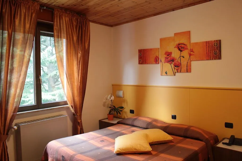 Hotel La Rotonda Tirano 2*,  Italy